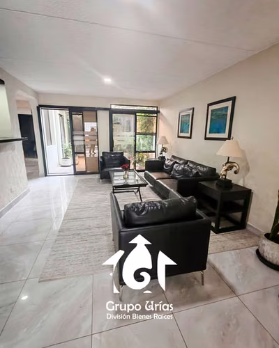 SE ALQUILA CASA COMPLETAMENTE AMUEBLADA - SANTA ELENA