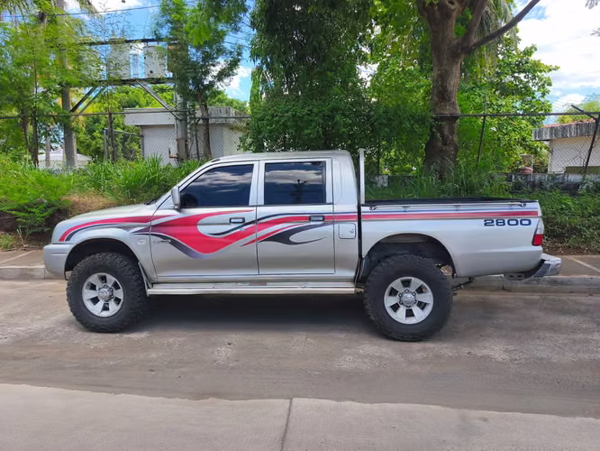 MITSUBISHI L200 4X4 A TODA PRUEBA AÑO 2004 