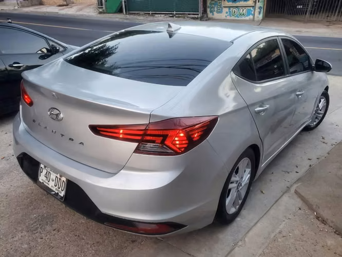Hyundai Elantra - Imagen 5