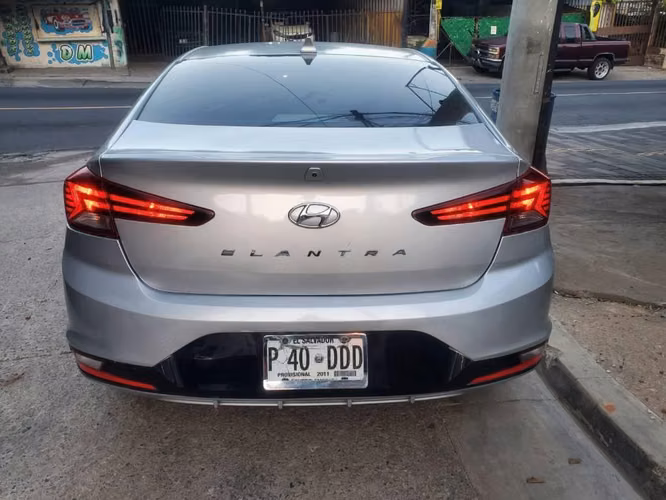 Hyundai Elantra - Imagen 2