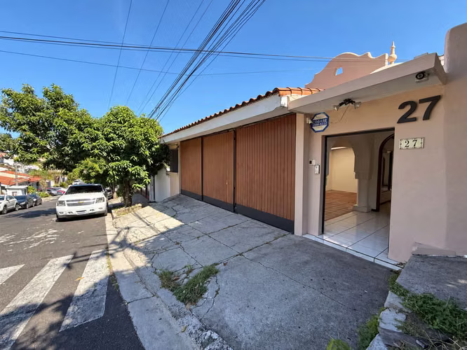 RESIDENCE FOR SALE IN CUMBRES DE LA ESMERALDA – ANTIGUO CUSCATLÁN