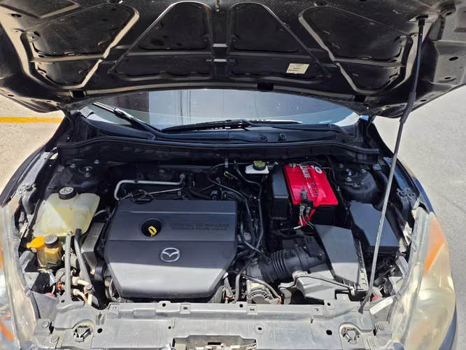 Mazda 3 2013 estandar  no es GDI es el motor normal 2.0 de los buenos 