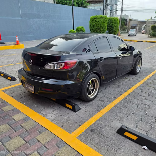 Mazda 3 2013 estandar  no es GDI es el motor normal 2.0 de los buenos 