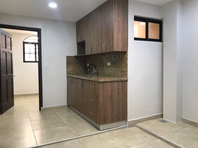 Vendo hermosa y amplia casa en Santa Tecla!!, zona Parque San Martín, excelente ubicación  