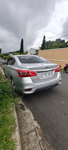 Nissan Sentra SV Gris 2019 - Imagen 3
