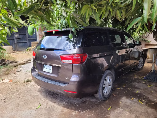 VENDO KIA SEDONA LX 2016
