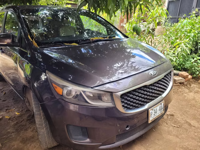 VENDO KIA SEDONA LX 2016