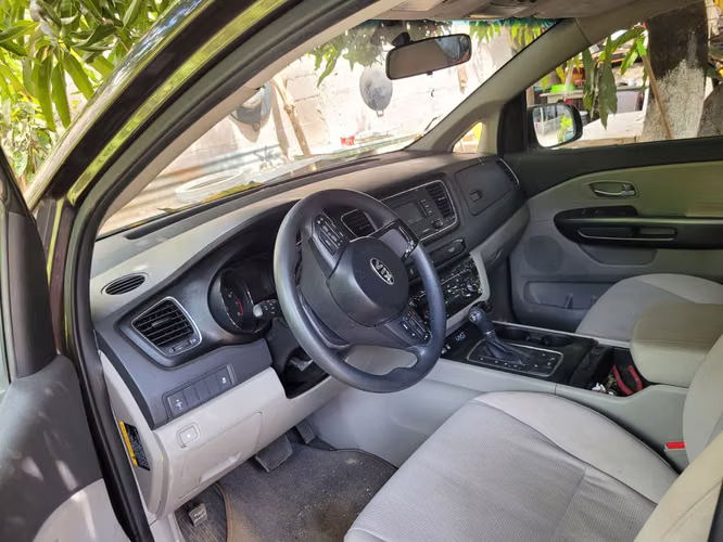 VENDO KIA SEDONA LX 2016
