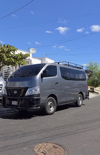 RENTA DE NISSAN URVAN 15 PASAJEROS 