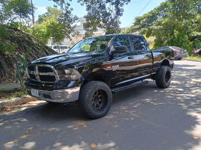 Doble cabina PICKUP DODGE RAM 1500, 2019 4x4,Motor HEMI 5.7 V8 ECO