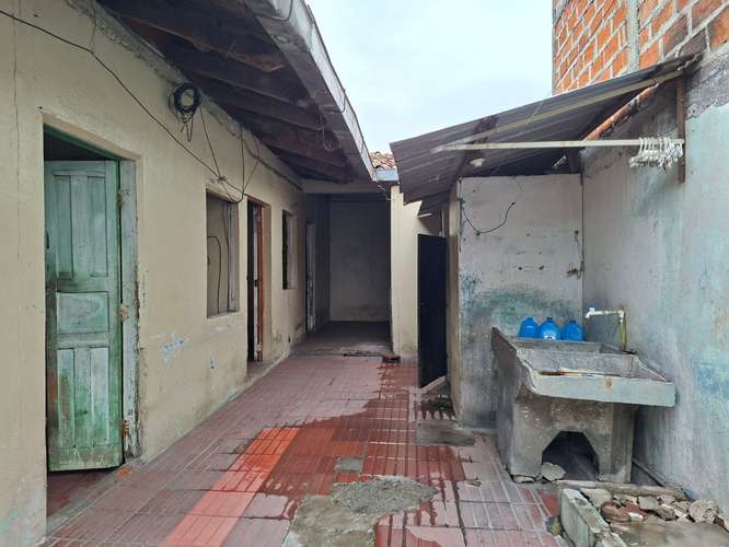  Vendo Inmueble a reparar, zona de mucha plusvalia, Boulevard Venezuela  - Imagen 4