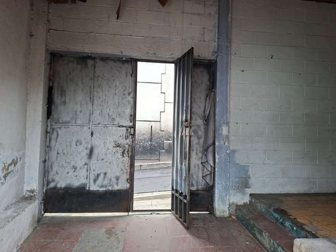  Vendo Inmueble a reparar, zona de mucha plusvalia, Boulevard Venezuela  - Imagen 11