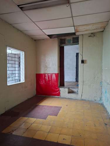 Vendo Inmueble a reparar, zona de mucha plusvalia, Boulevard Venezuela  - Imagen 7
