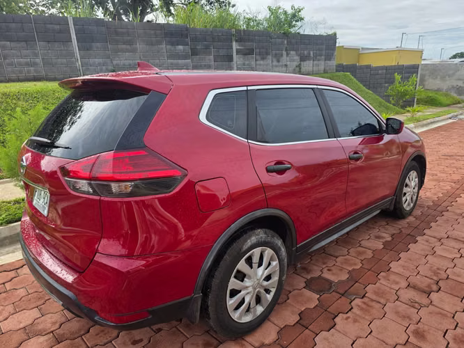 Vendo nissan rogue 2017 automatica motor 2.5 a toda prueba acepto carro a cuenta  - Imagen 3
