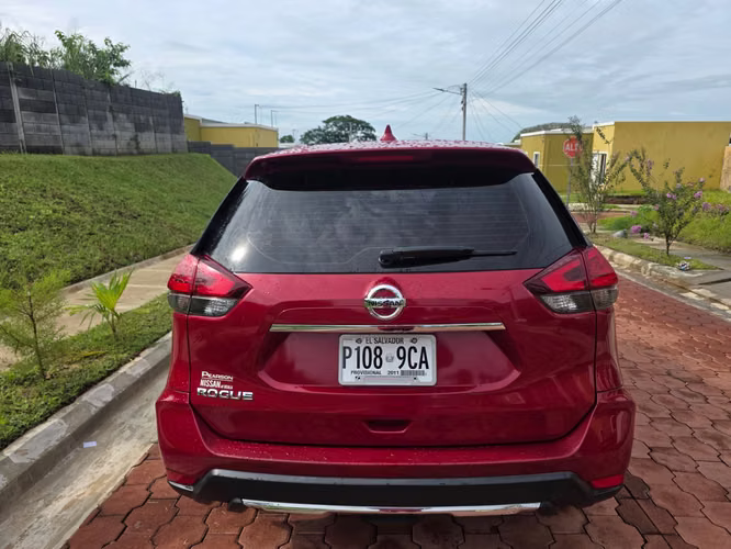 Vendo nissan rogue 2017 automatica motor 2.5 a toda prueba acepto carro a cuenta  - Imagen 4