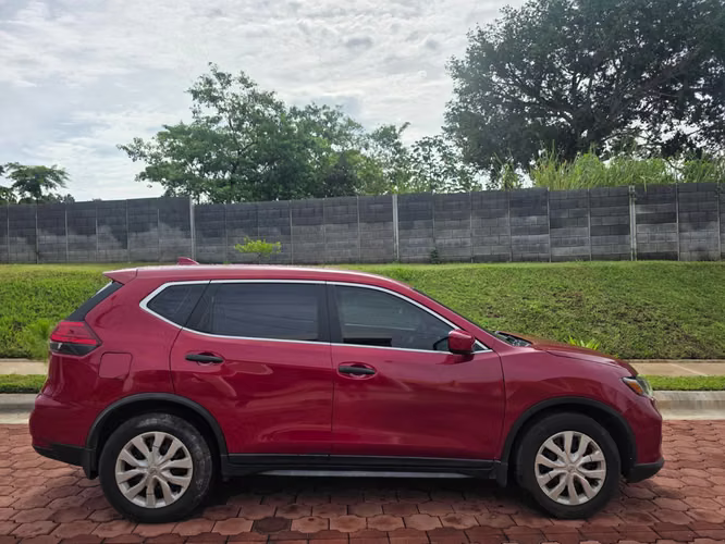 Vendo nissan rogue 2017 automatica motor 2.5 a toda prueba acepto carro a cuenta  - Imagen 5