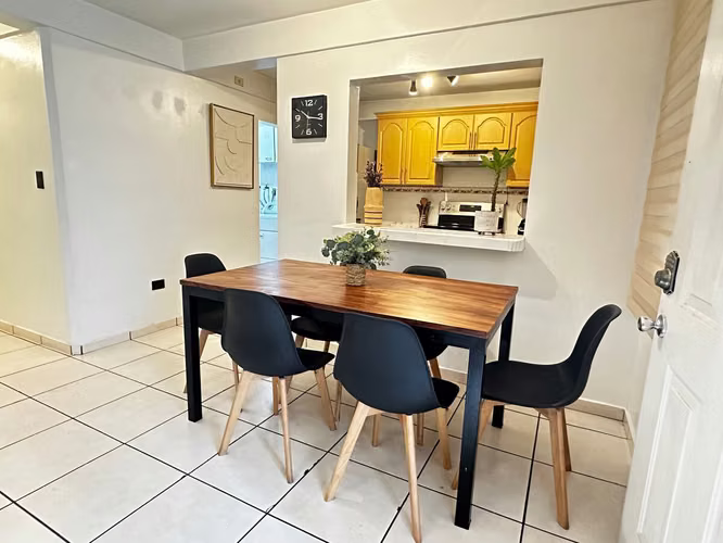 Dining table + 6 chairs