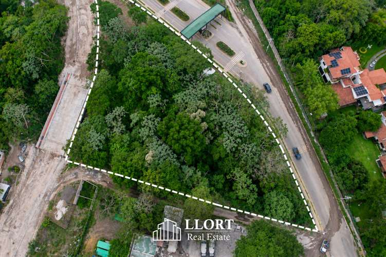 Terreno en VENTA contiguo a Briko, ideal para desarollo habitacional o comercial - Imagen 2