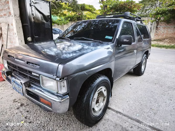 Sendo Nissan pathfinder Z24 Year 1990 4x4