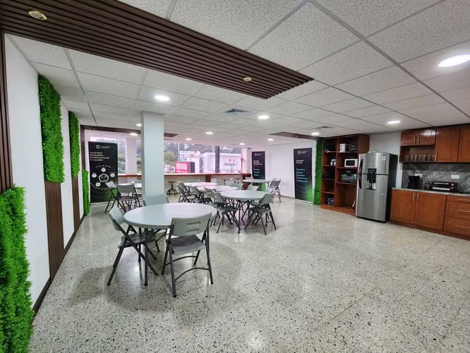 Se Alquila Oficinas Todo Incluido en Colonia Escalón  - Imagen 6