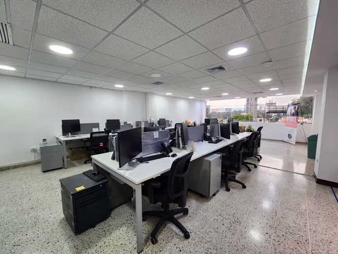 Se Alquila Oficinas Todo Incluido en Colonia Escalón  - Imagen 1
