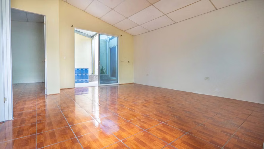 CASA EN VENTA — COMUNIDAD CERRADA · CIUDAD VERSAILLES -SAN JUAN OPICO - Imagen 4
