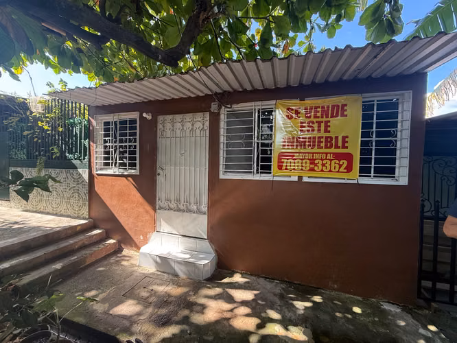 Vedo vendo casa con buena ubicación 