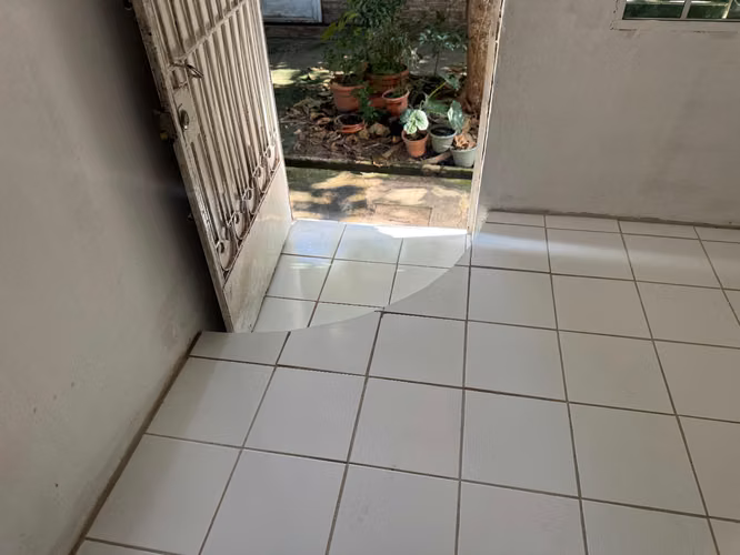 Vedo vendo casa con buena ubicación 