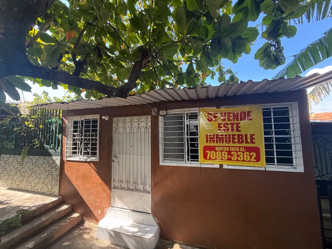 Vedo vendo casa con buena ubicación 