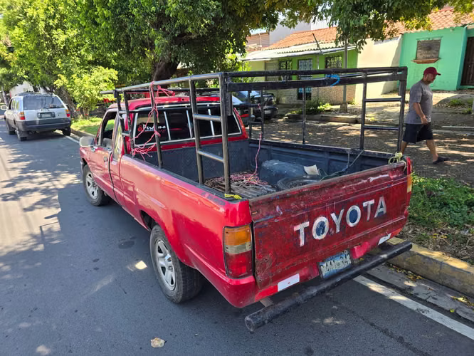 Toyota hilux 86 diesel 
