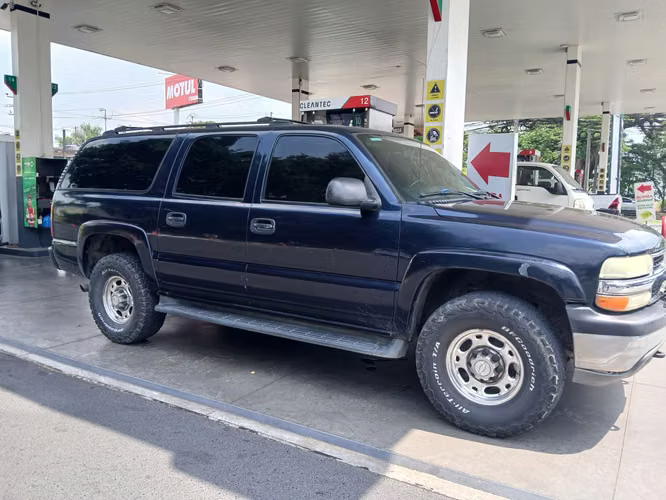 Nítida Chevrolet Suburban año 2006 automático 4x4  - Imagen 3