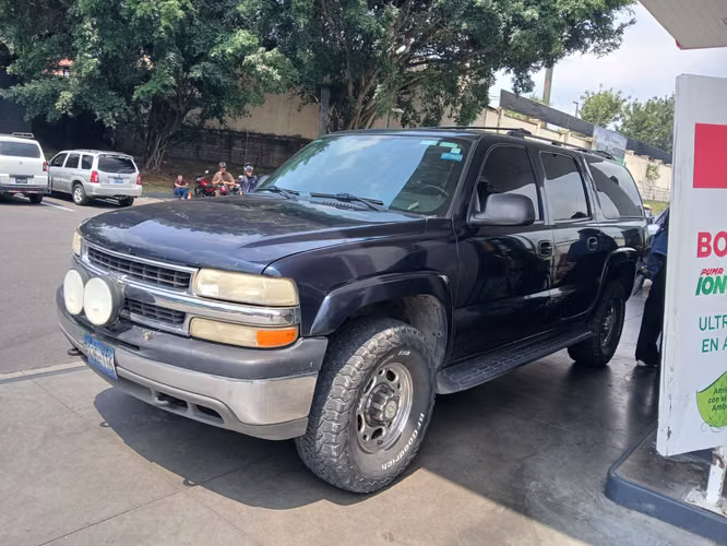 Nítida Chevrolet Suburban año 2006 automático 4x4 