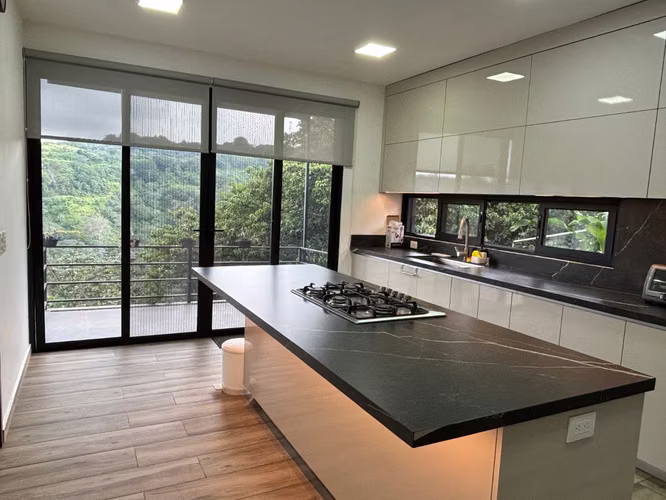 ALQUILER CASA MODERNA EN RESIDENCIAL LOS SUEOS  SIN MUEBLES - Imagen 12