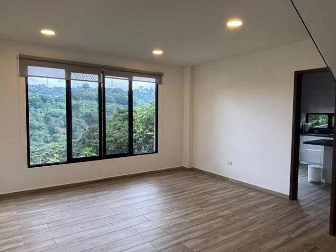 ALQUILER CASA MODERNA EN RESIDENCIAL LOS SUEOS  SIN MUEBLES - Imagen 13
