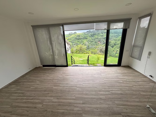 ALQUILER CASA MODERNA EN RESIDENCIAL LOS SUEOS  SIN MUEBLES - Imagen 3