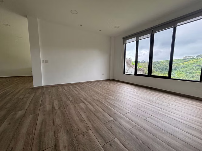 ALQUILER CASA MODERNA EN RESIDENCIAL LOS SUEOS  SIN MUEBLES - Imagen 2