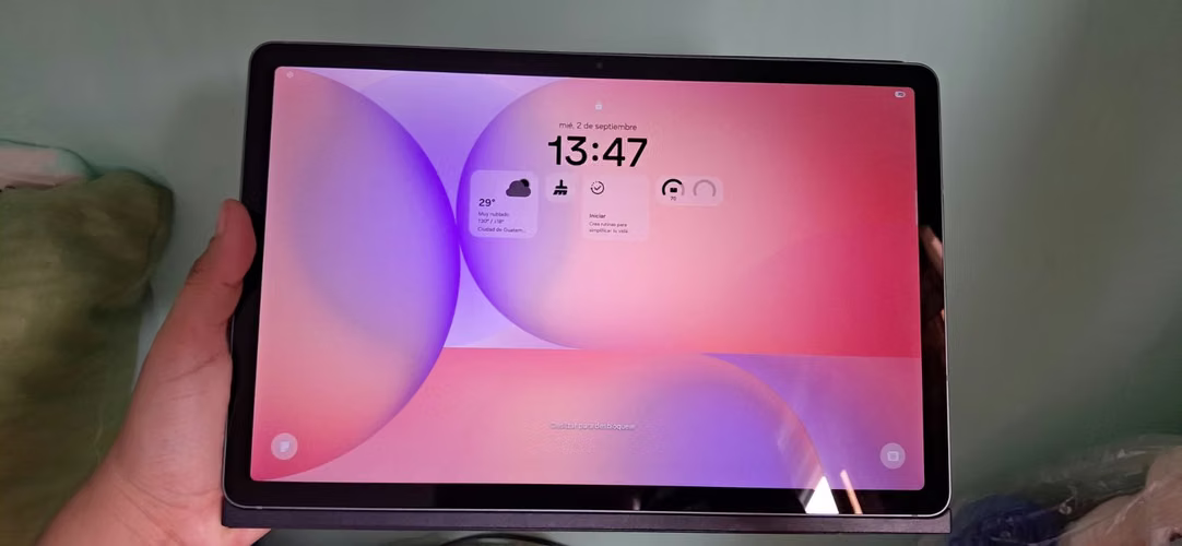 Cambio o vendo tablet Samsung S10 lite nueva en buen estado sin fallas ni detalles funcionando al 100 con todos sus acce