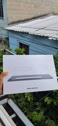 Cambio o vendo tablet Samsung S10 lite nueva en buen estado sin fallas ni detalles funcionando al 100 con todos sus acce