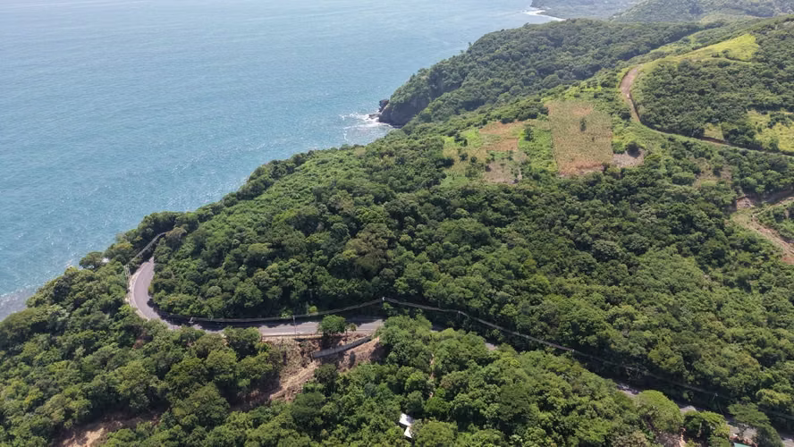 TERRENO EN VENTA EN PLAYA EL ZONTE CON VISTA AL MAR FRENTE A CARRETERA EL LITORAL 
