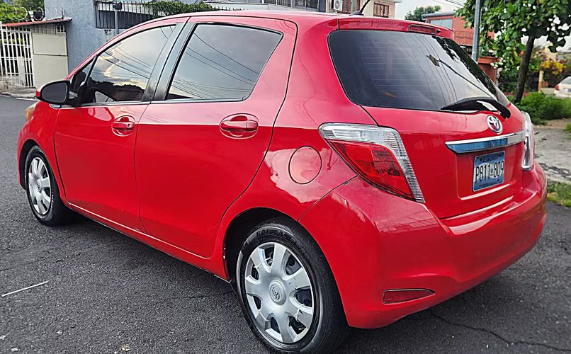 Toyota yaris 2013 automatico atf motor 1.5 ecodrive CD AUX aire polarizado acepto auto a cuenta 