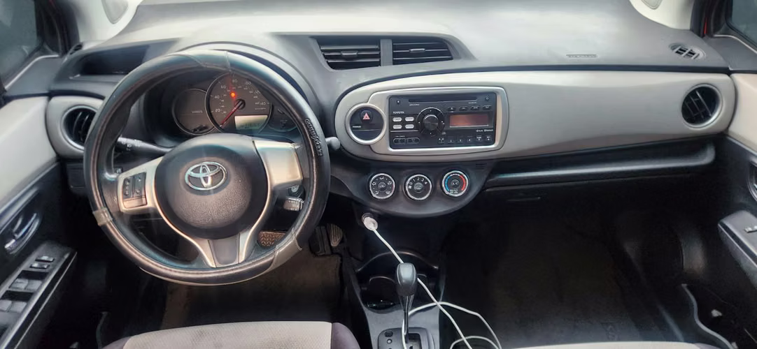 Toyota yaris 2013 automatico atf motor 1.5 ecodrive CD AUX aire polarizado acepto auto a cuenta 