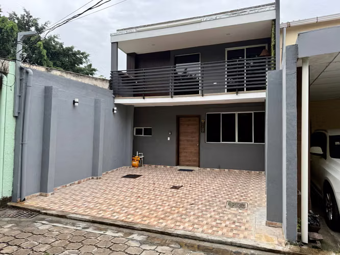 Casa en Venta, REMODELADA, zona UCA Condominio  - Imagen 20