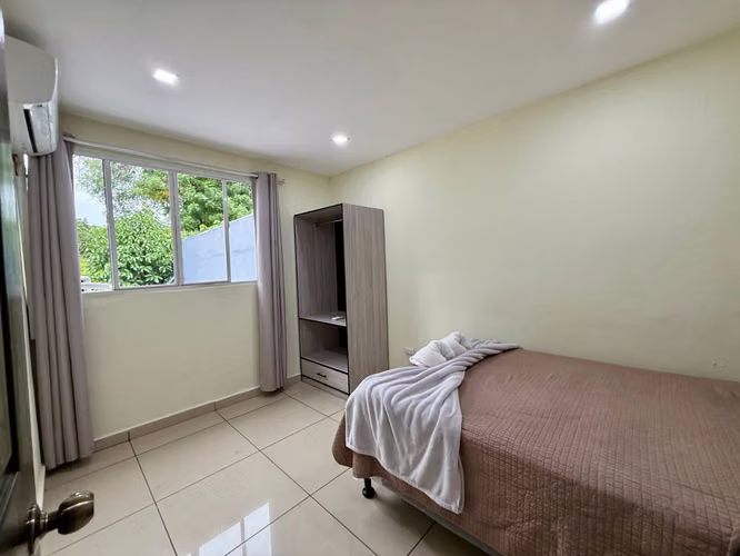 Casa en Venta, REMODELADA, zona UCA Condominio  - Imagen 14