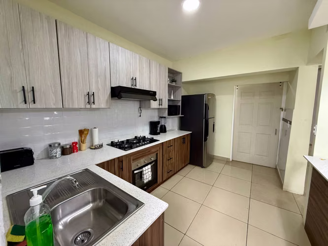 Casa en Venta, REMODELADA, zona UCA Condominio  - Imagen 9