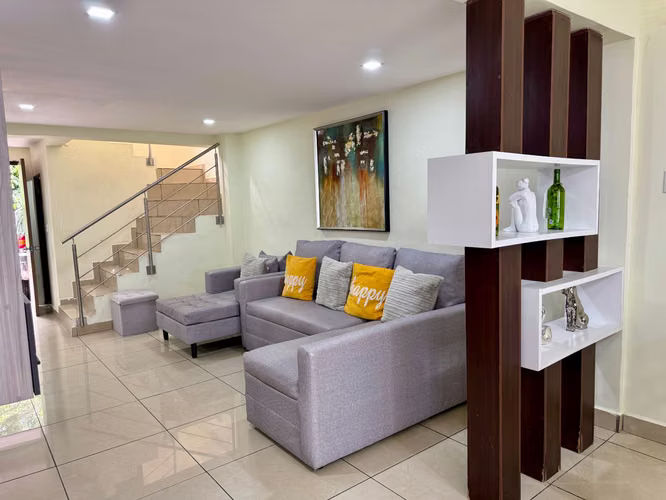 Casa en Venta, REMODELADA, zona UCA Condominio  - Imagen 5