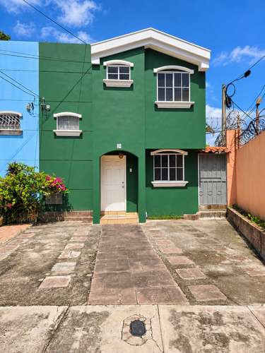 CASA EN VENTA EN RESIDENCIAL PRIVADA VILLA AMAPOLAS, LOURDES