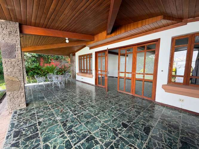 Alquiler de Casa con Vocación Comercial o Habitacional en Colonia Escalón