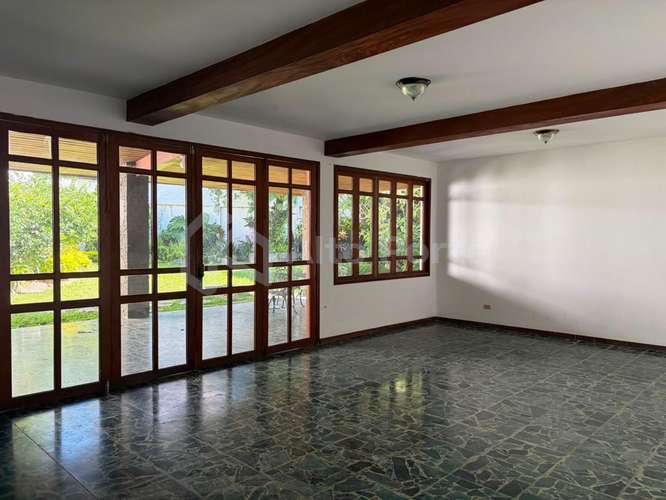 Alquiler de Casa con Vocación Comercial o Habitacional en Colonia Escalón