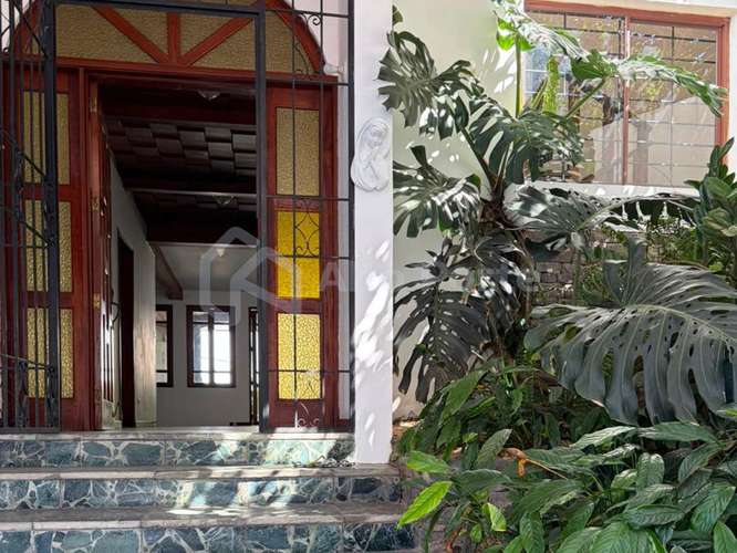 Alquiler de Casa con Vocación Comercial o Habitacional en Colonia Escalón