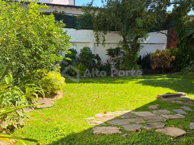 Alquiler de Casa con Vocación Comercial o Habitacional en Colonia Escalón